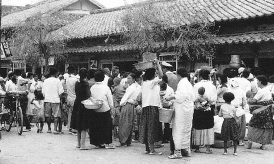 People selling goods to make a living
